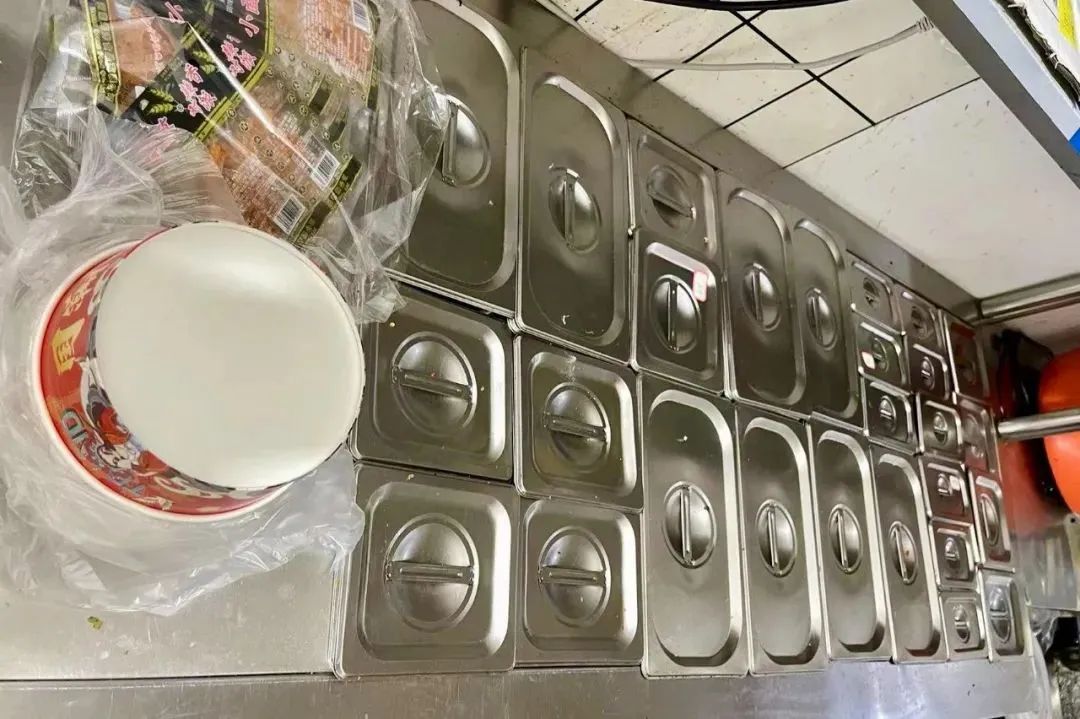 DƬ
